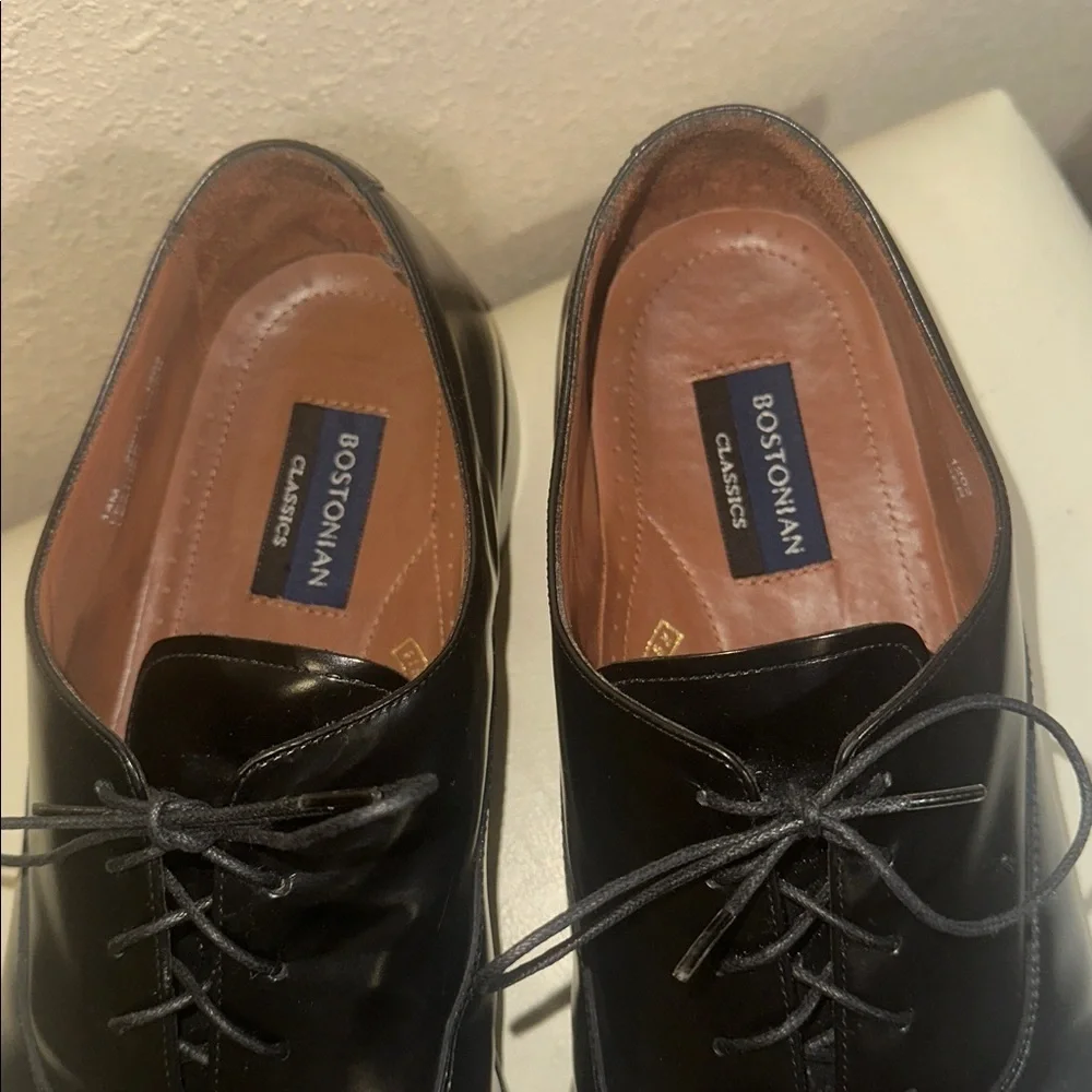 Bostonian Classics First Flex cap-toe oxford dress shoes. Size 14